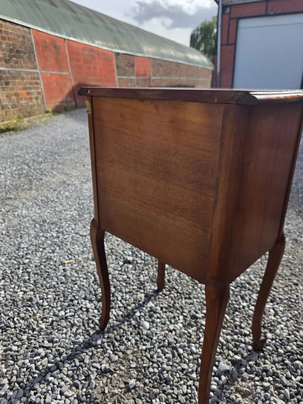 Paire de tables de chevet style Louis XV en merisier