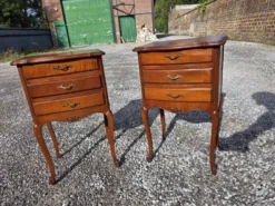 Paire de tables de chevet style Louis XV en merisier