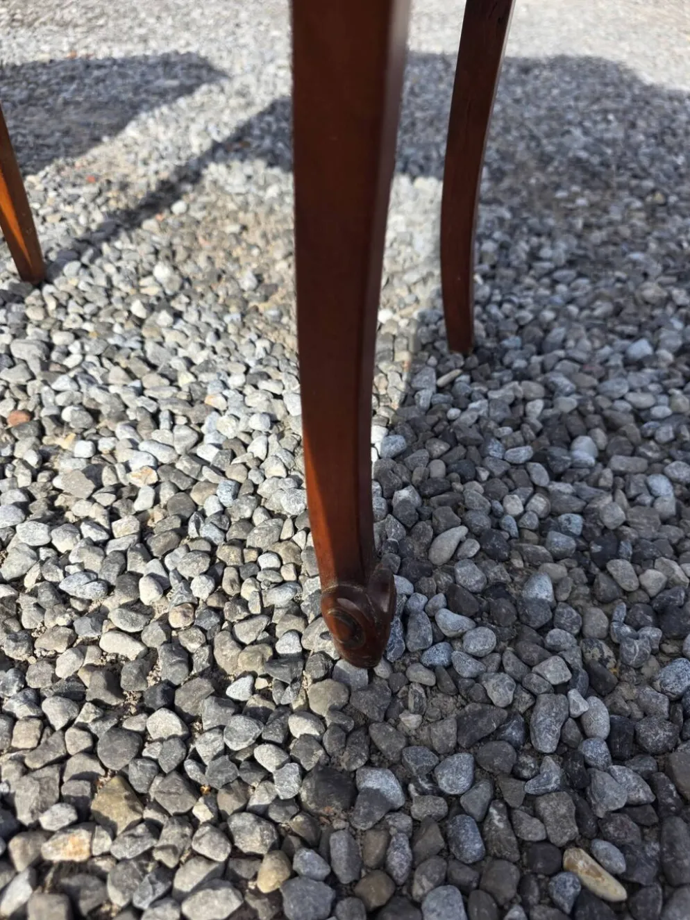 Paire de tables de chevet style Louis XV en merisier