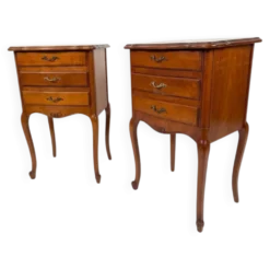 Paire de tables de chevet style Louis XV en merisier