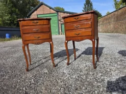 Paire de tables de chevet style Louis XV en merisier