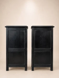 Paire de tables de chevet — Style Art Déco — Chêne massif teinté noir