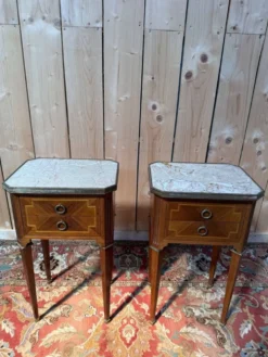 Paire de tables de chevet Style Louis XVI – Maison Gouffé – Marqueterie & Marbre