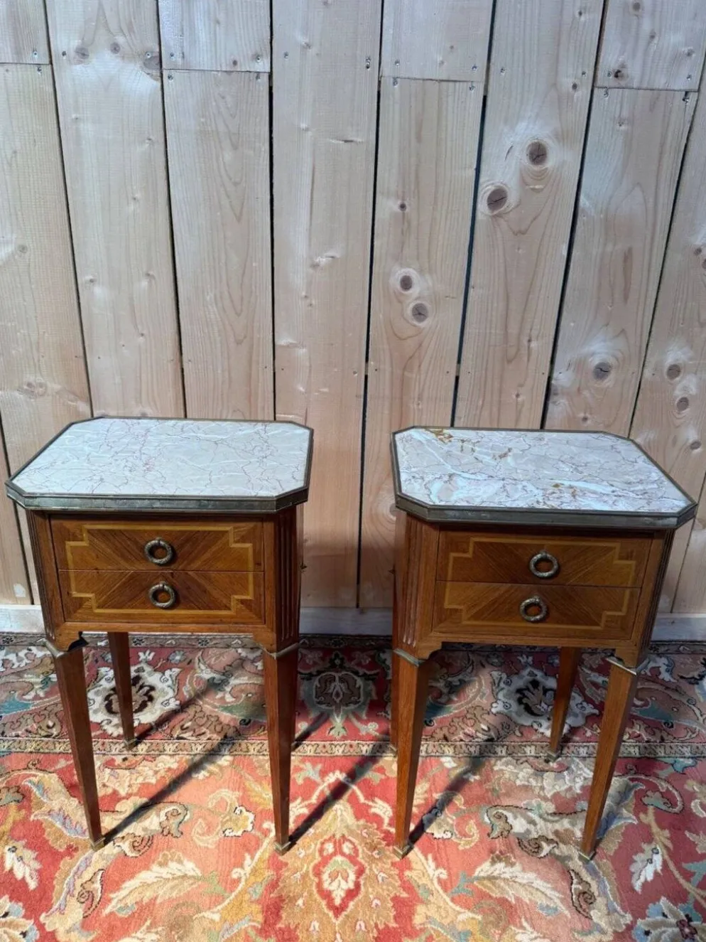 Paire de tables de chevet Style Louis XVI – Maison Gouffé – Marqueterie & Marbre