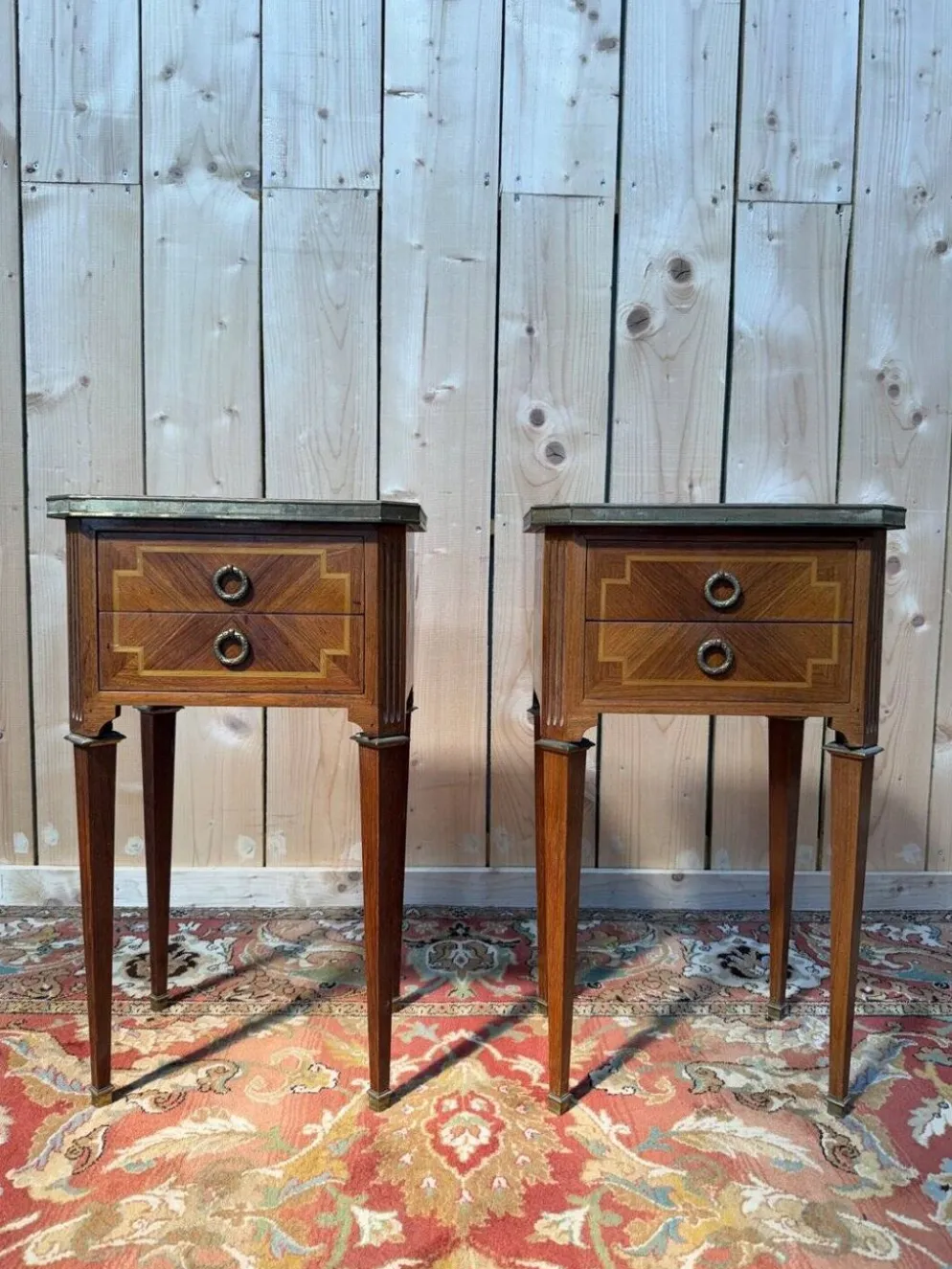 Paire de tables de chevet Style Louis XVI – Maison Gouffé – Marqueterie & Marbre