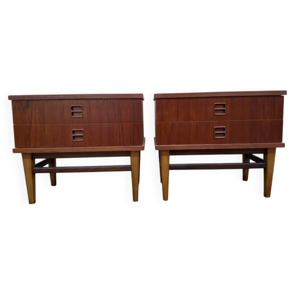 Paire de tables de chevet – Style scandinave – Teck massif – Années 1960