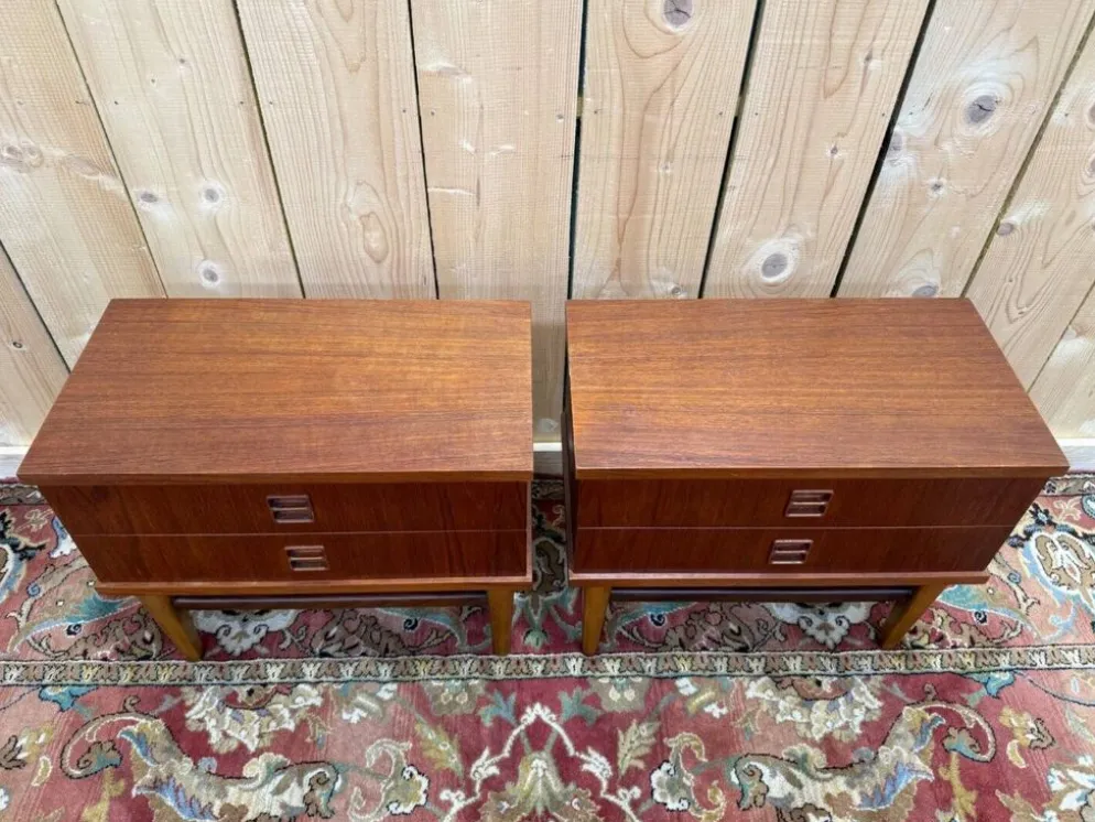 Paire de tables de chevet – Style scandinave – Teck massif – Années 1960