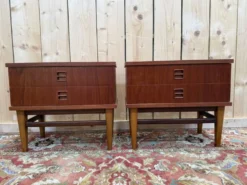Paire de tables de chevet – Style scandinave – Teck massif – Années 1960