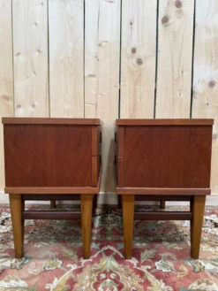 Paire de tables de chevet – Style scandinave – Teck massif – Années 1960