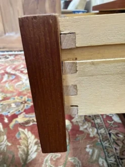 Paire de tables de chevet – Style scandinave – Teck massif – Années 1960