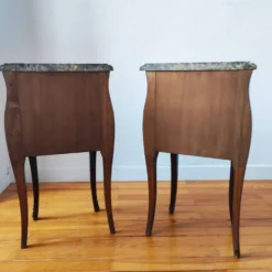 Paire de tables de chevet style Louis marbre noir