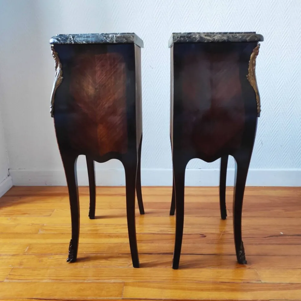 Paire de tables de chevet style Louis marbre noir
