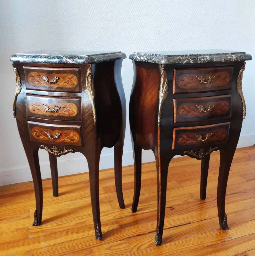 Paire de tables de chevet style Louis marbre noir