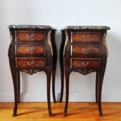 Paire de tables de chevet style Louis marbre noir