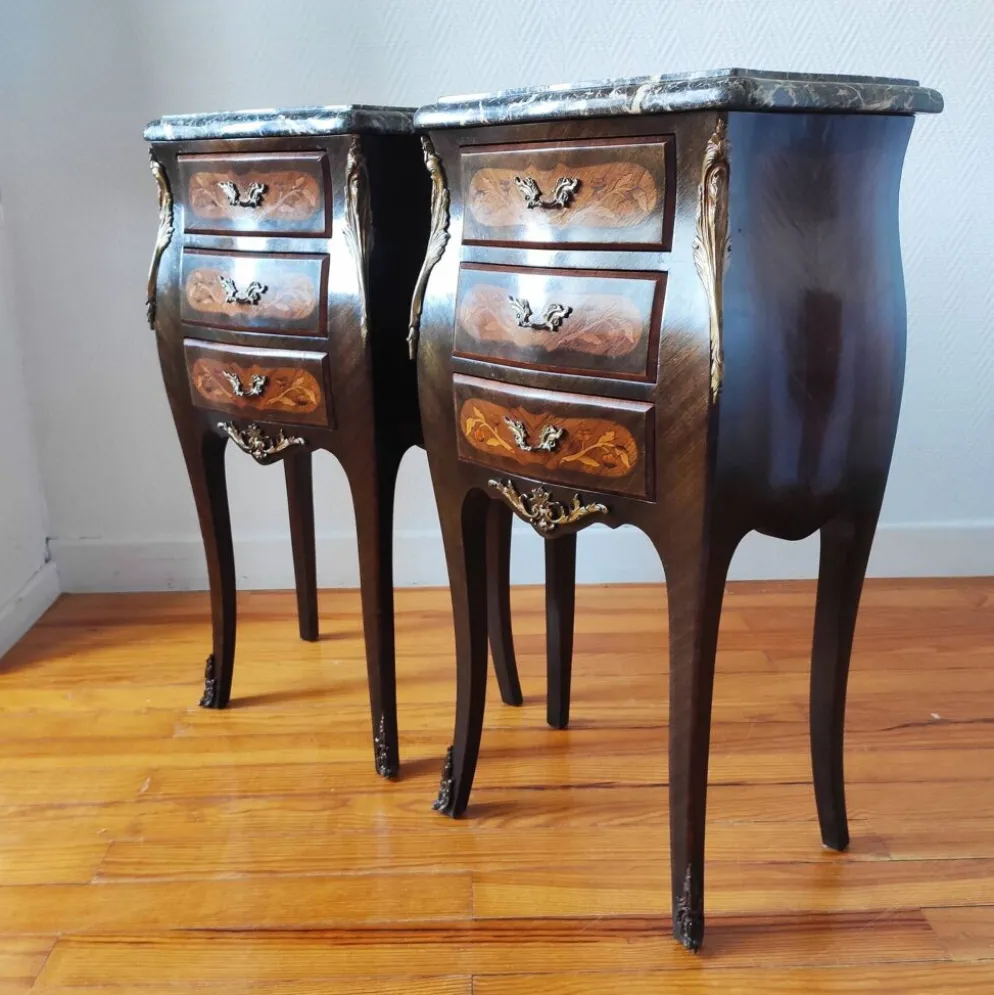 Paire de tables de chevet style Louis marbre noir