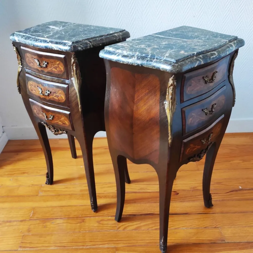 Paire de tables de chevet style Louis marbre noir