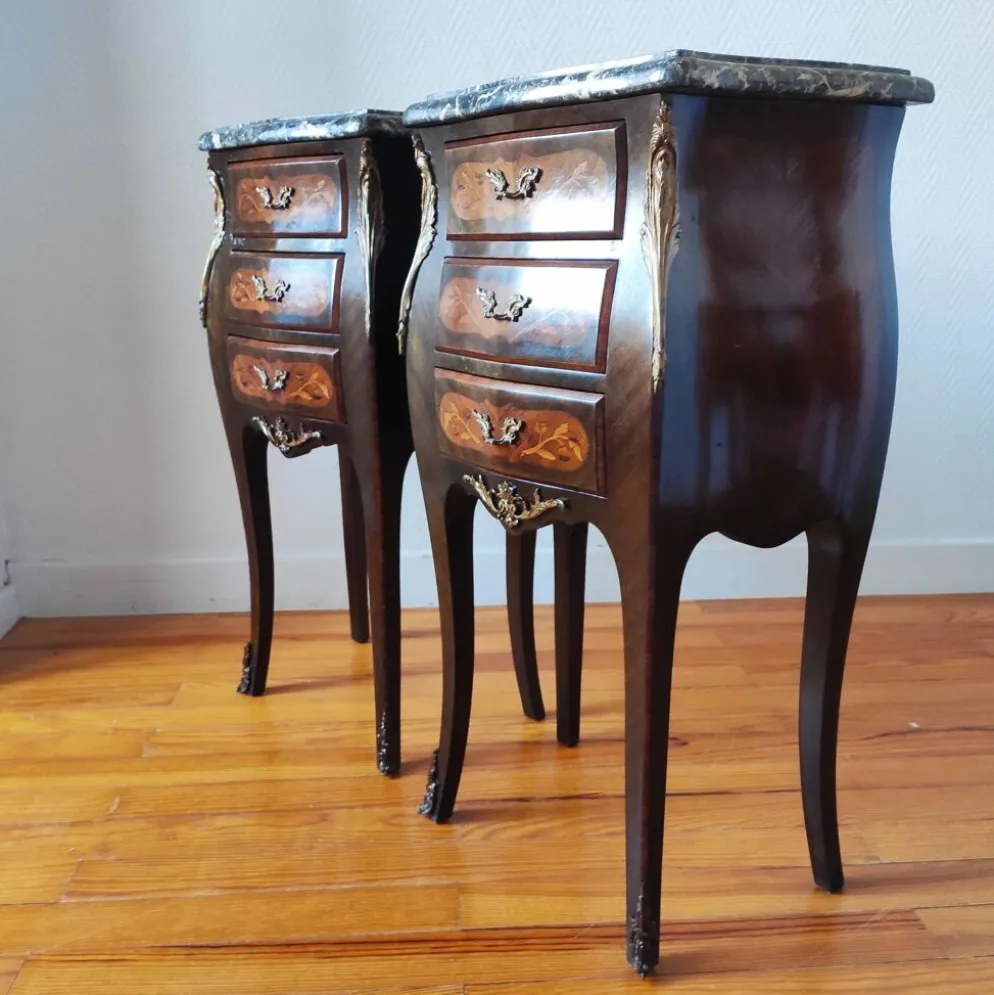 Paire de tables de chevet style Louis marbre noir