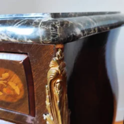 Paire de tables de chevet style Louis marbre noir