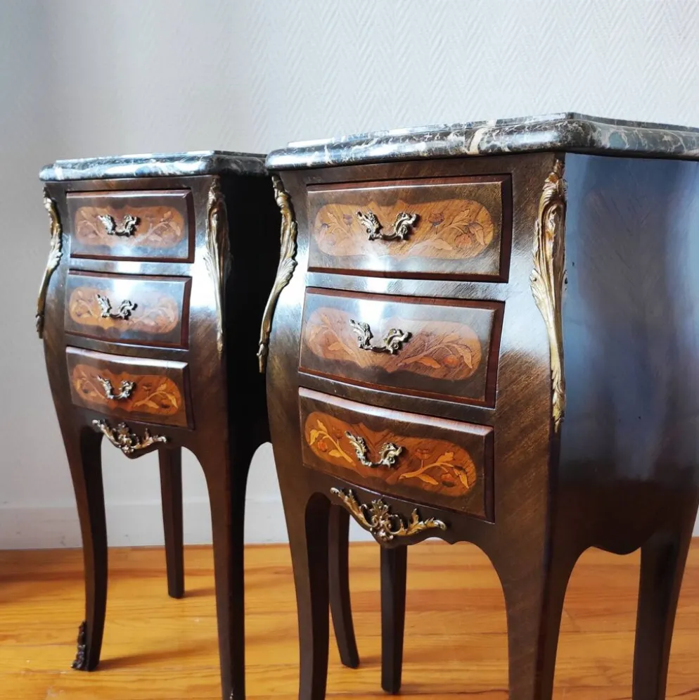 Paire de tables de chevet style Louis marbre noir