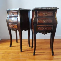 Paire de tables de chevet style Louis marbre noir