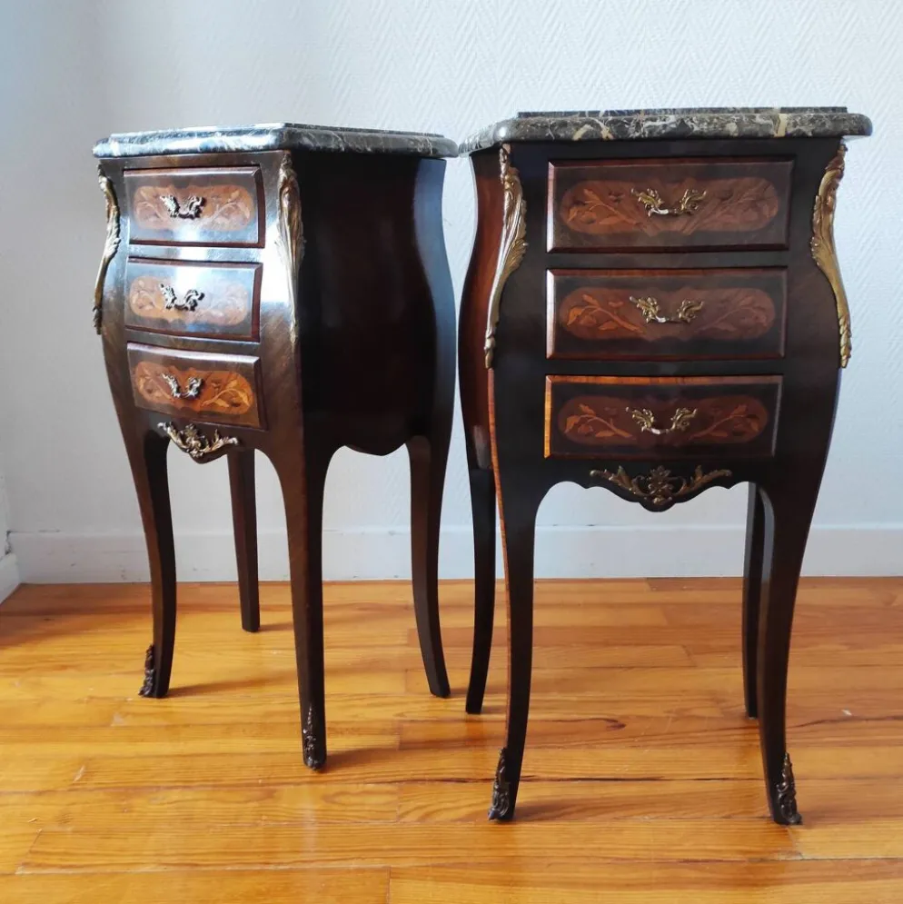 Paire de tables de chevet style Louis marbre noir