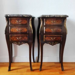 Paire de tables de chevet style Louis marbre noir