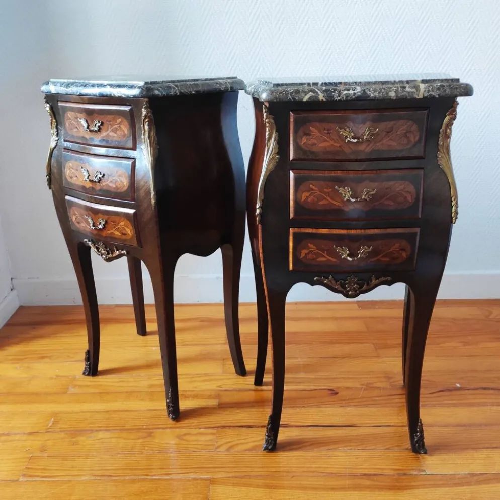 Paire de tables de chevet style Louis marbre noir