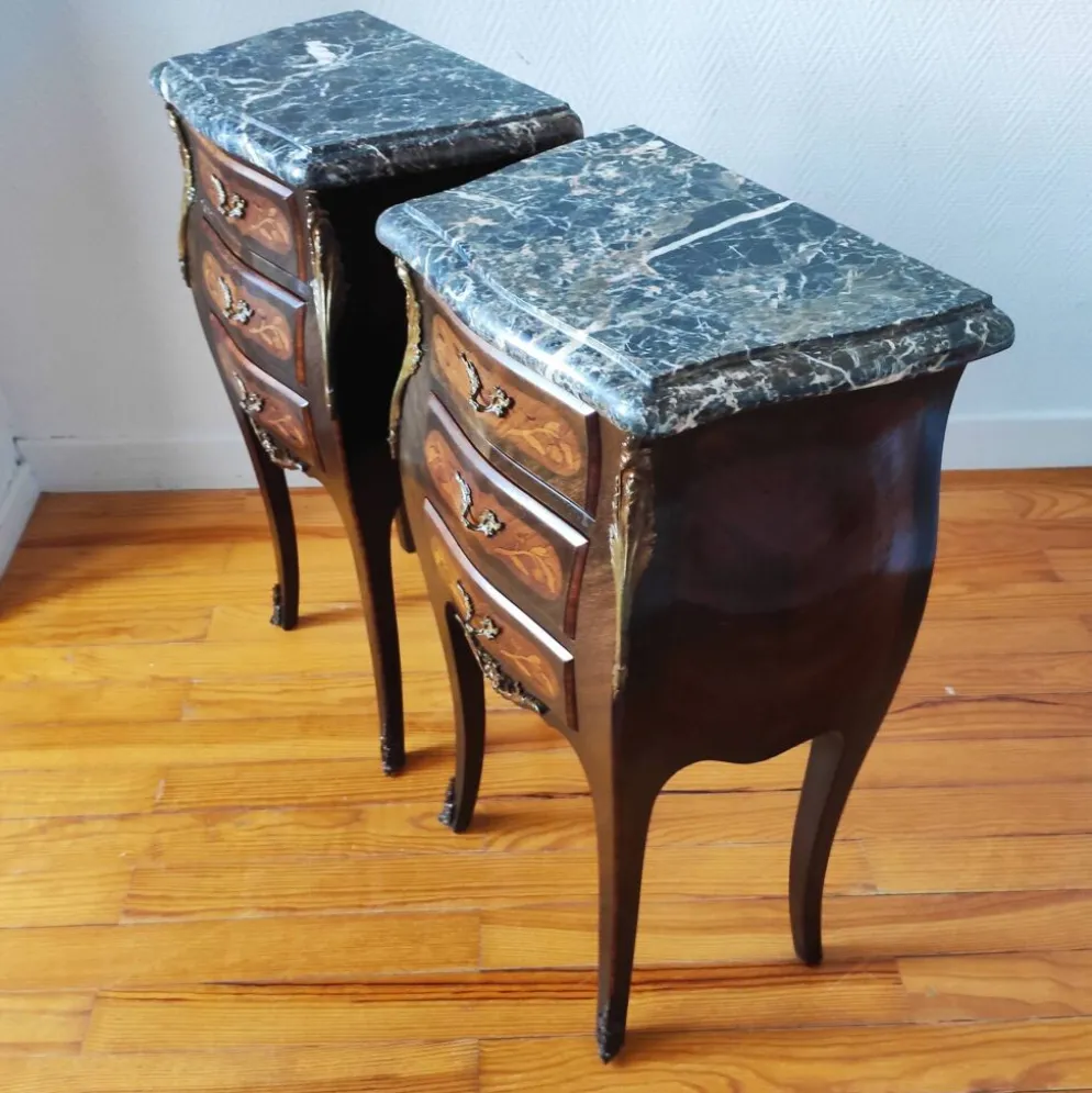 Paire de tables de chevet style Louis marbre noir