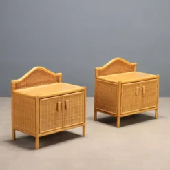 Paire de tables de chevet vintage en osier tressé et hêtre, design italien des années 1980.