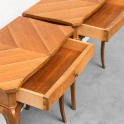 Paire de tables de chevet vintage en bois, de style moderniste des années 1950