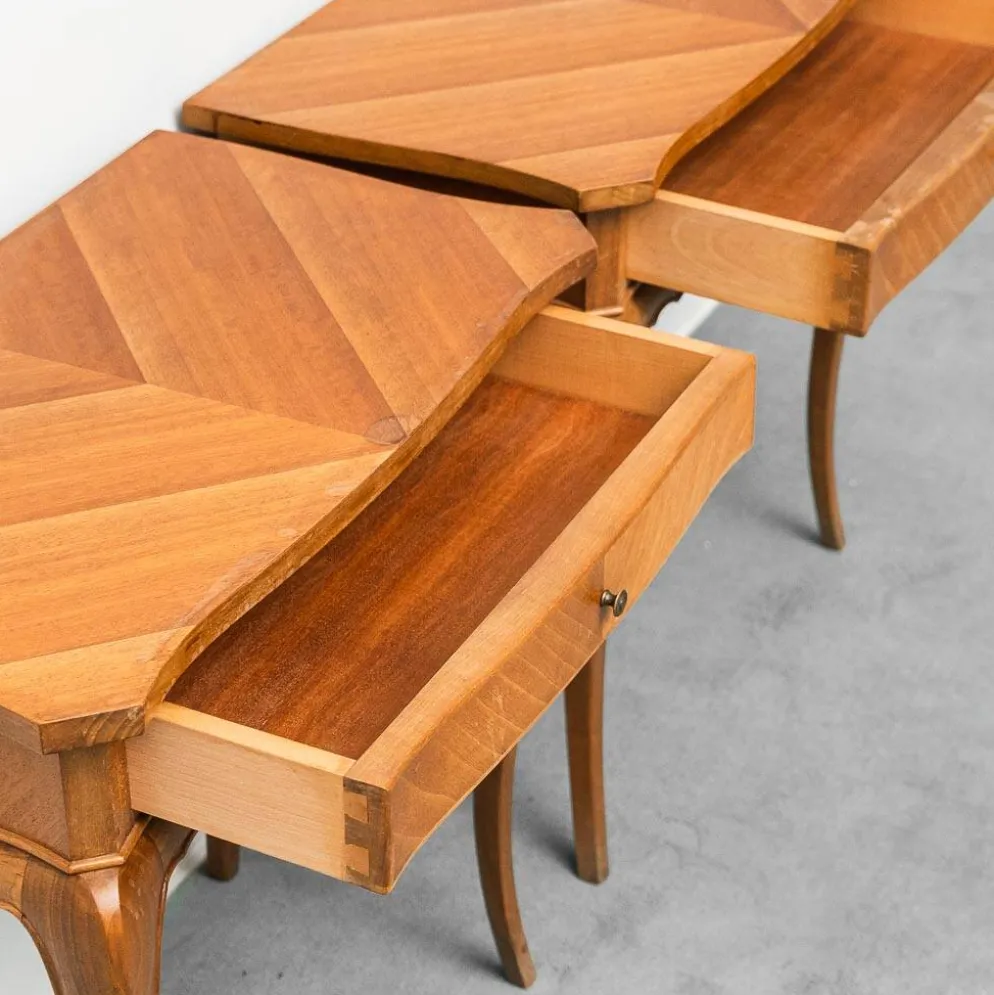 Paire de tables de chevet vintage en bois, de style moderniste des années 1950