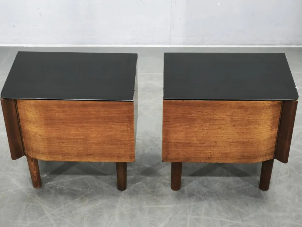 Paire de tables de nuit Art Déco avec verre Opaxit noir, Tchécoslovaquie, années 1940.