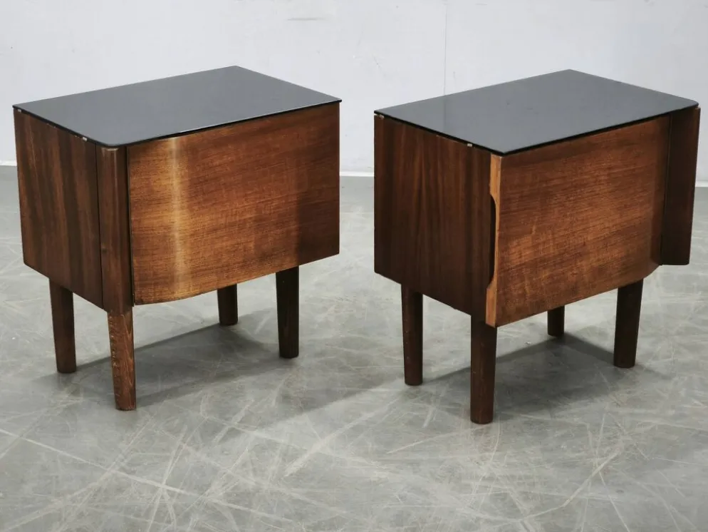 Paire de tables de nuit Art Déco avec verre Opaxit noir, Tchécoslovaquie, années 1940.