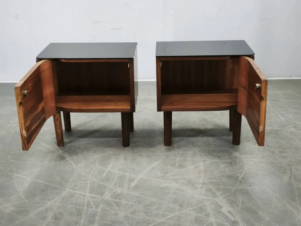 Paire de tables de nuit Art Déco avec verre Opaxit noir, Tchécoslovaquie, années 1940.