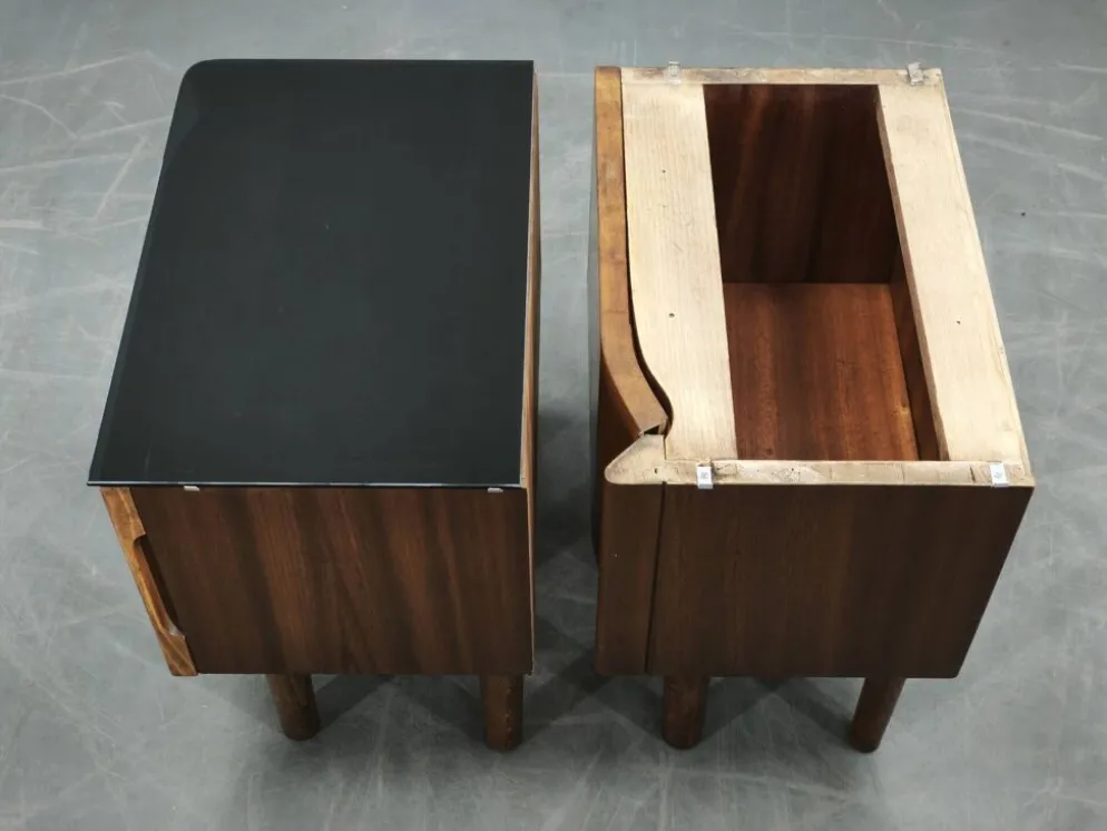 Paire de tables de nuit Art Déco avec verre Opaxit noir, Tchécoslovaquie, années 1940.