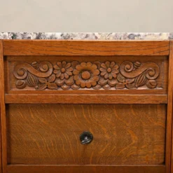 Paire de tables de nuit Art Nouveau / Art Déco en chêne et marbre, années 1930.
