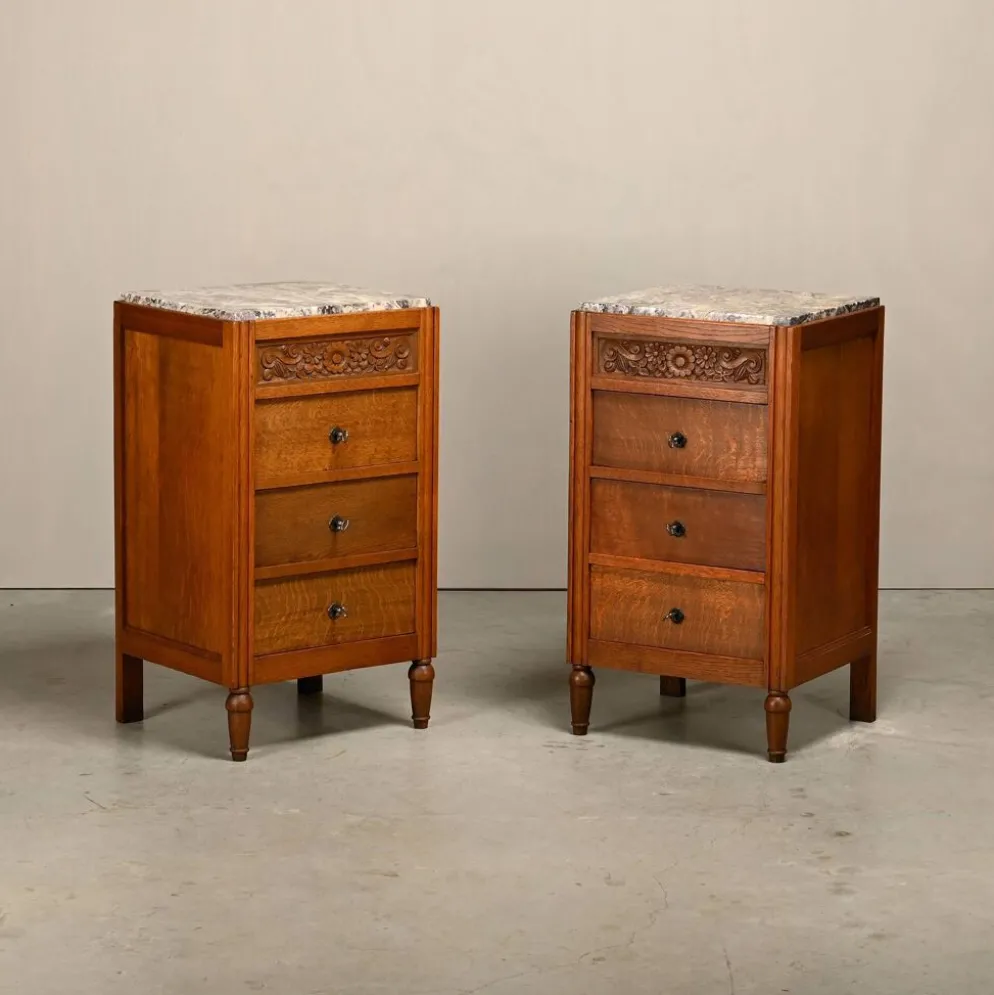 Paire de tables de nuit Art Nouveau / Art Déco en chêne et marbre, années 1930.