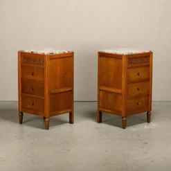 Paire de tables de nuit Art Nouveau / Art Déco en chêne et marbre, années 1930.