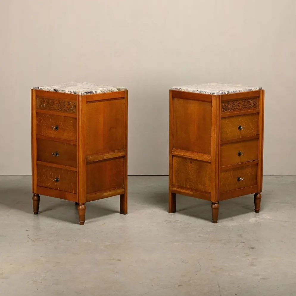 Paire de tables de nuit Art Nouveau / Art Déco en chêne et marbre, années 1930.