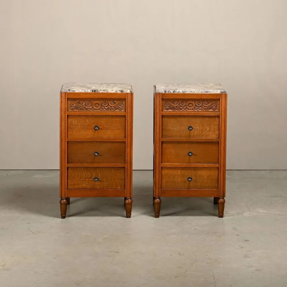 Paire de tables de nuit Art Nouveau / Art Déco en chêne et marbre, années 1930.