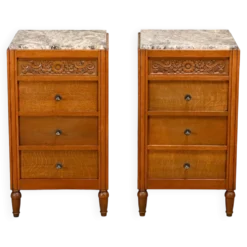 Paire de tables de nuit Art Nouveau / Art Déco en chêne et marbre, années 1930.