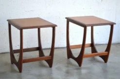 Paire de tables de nuit /d’appoint par G-Plan