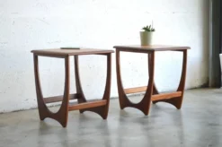 Paire de tables de nuit /d’appoint par G-Plan