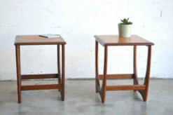 Paire de tables de nuit /d’appoint par G-Plan