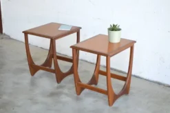 Paire de tables de nuit /d’appoint par G-Plan