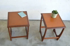 Paire de tables de nuit /d’appoint par G-Plan