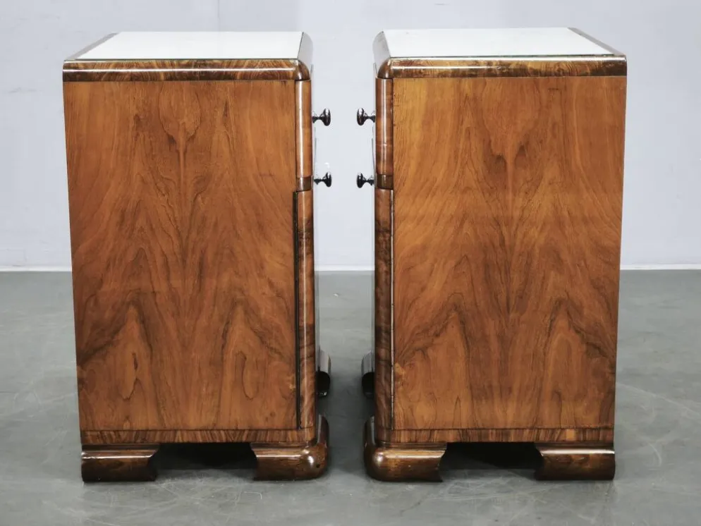 Paire de tables de nuit en noyer Art Déco, Tchécoslovaquie, années 1930