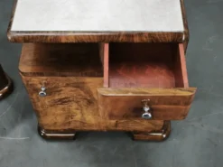 Paire de tables de nuit en noyer Art Déco, Tchécoslovaquie, années 1930