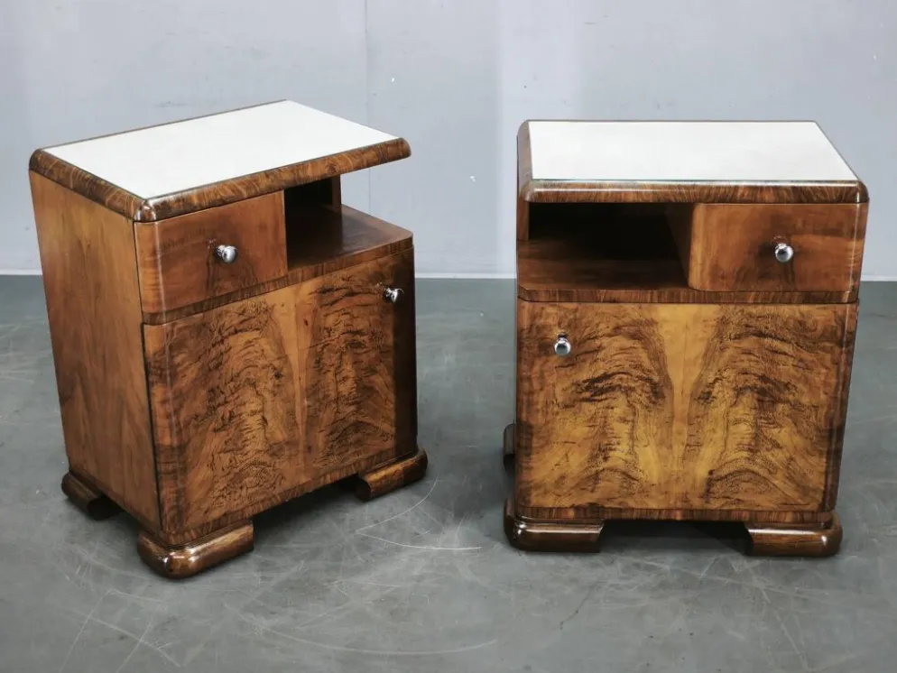 Paire de tables de nuit en noyer Art Déco, Tchécoslovaquie, années 1930