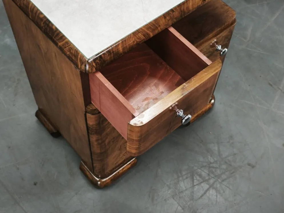 Paire de tables de nuit en noyer Art Déco, Tchécoslovaquie, années 1930